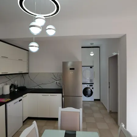 Loris * Sarandë